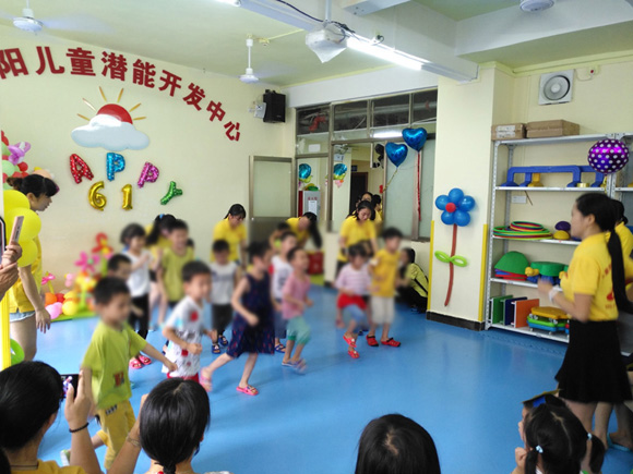 传递快乐 承载希望 六一主题活动(图8)