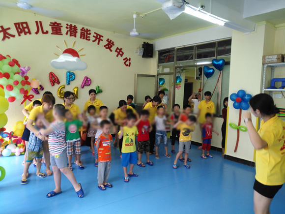 传递快乐 承载希望 六一主题活动(图12)