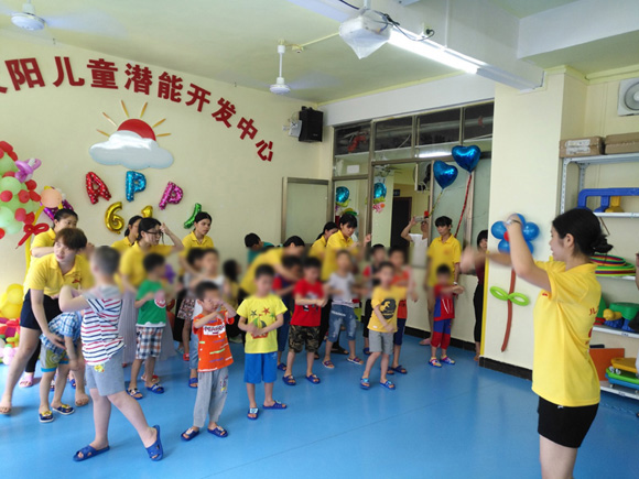 传递快乐 承载希望 六一主题活动(图13)