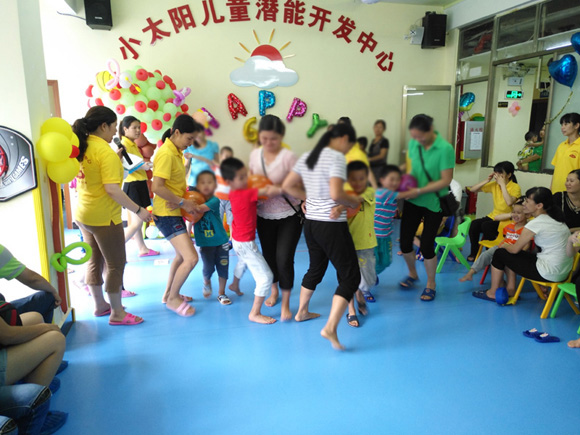 传递快乐 承载希望 六一主题活动(图29)