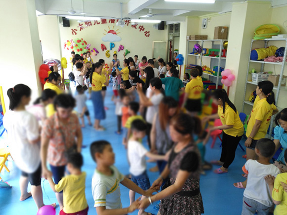 传递快乐 承载希望 六一主题活动(图45)