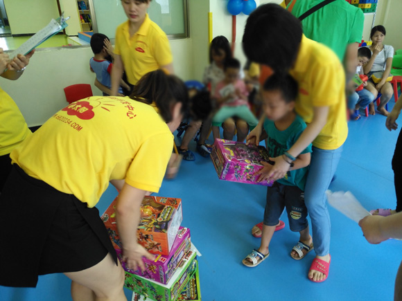 传递快乐 承载希望 六一主题活动(图52)