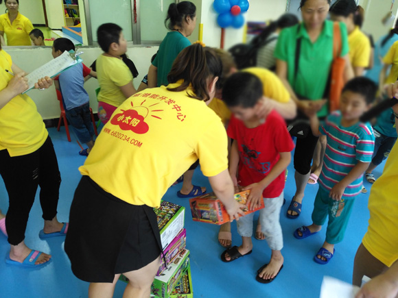 传递快乐 承载希望 六一主题活动(图51)