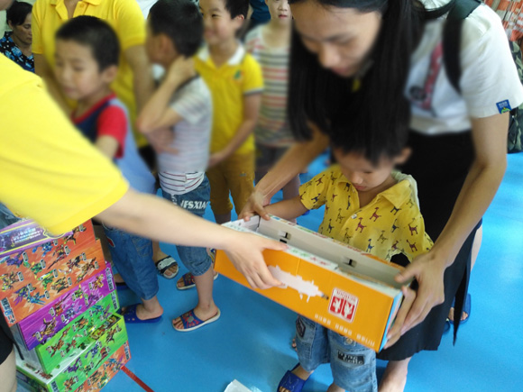 传递快乐 承载希望 六一主题活动(图54)