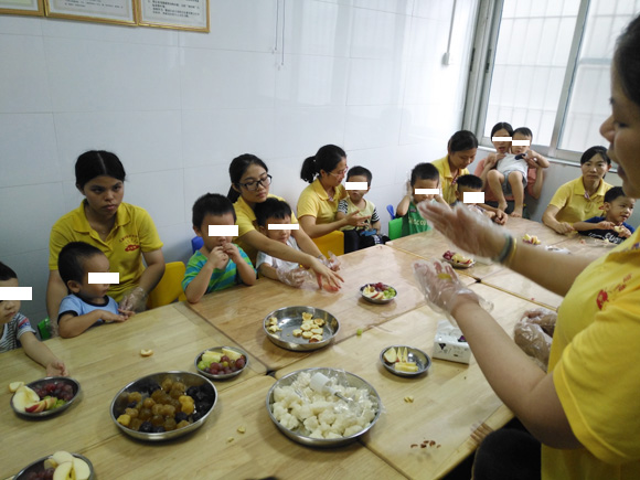 亲子做月饼 其乐融融(图2)