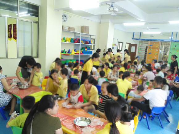 亲子做月饼 其乐融融(图10)