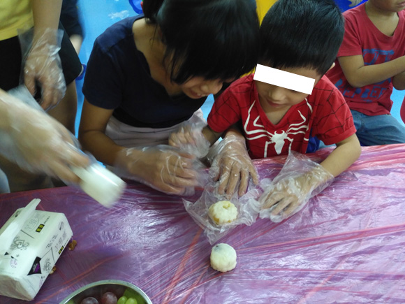 亲子做月饼 其乐融融(图16)
