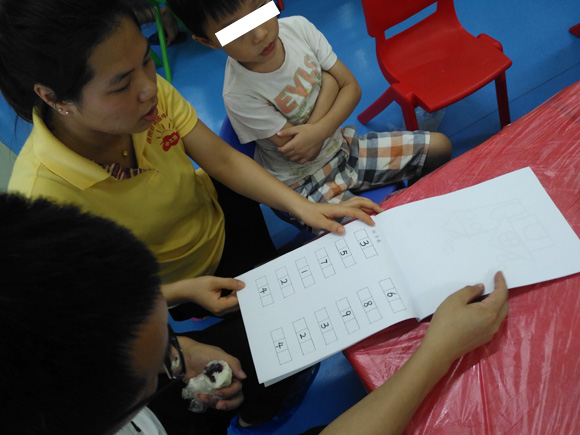 亲子做月饼 其乐融融(图26)