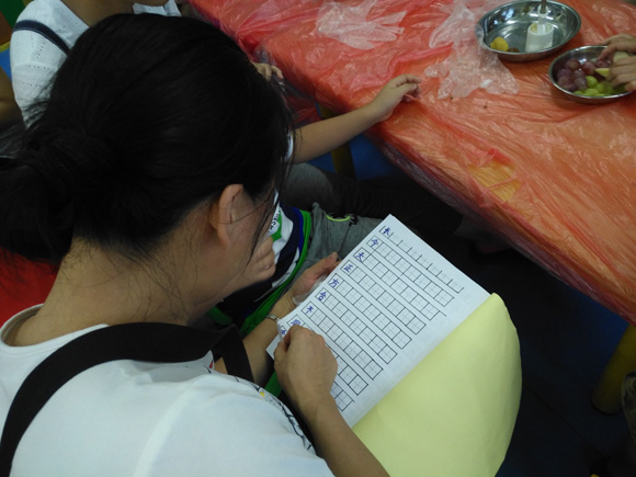 亲子做月饼 其乐融融(图25)