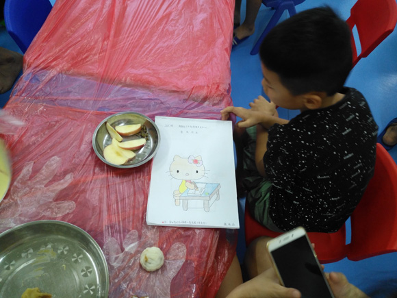 亲子做月饼 其乐融融(图28)