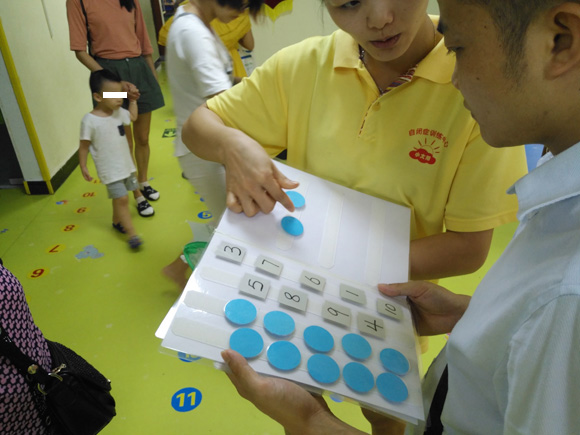 亲子做月饼 其乐融融(图39)