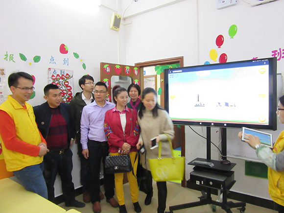 市青年企业家慰问自闭症儿童(图2)