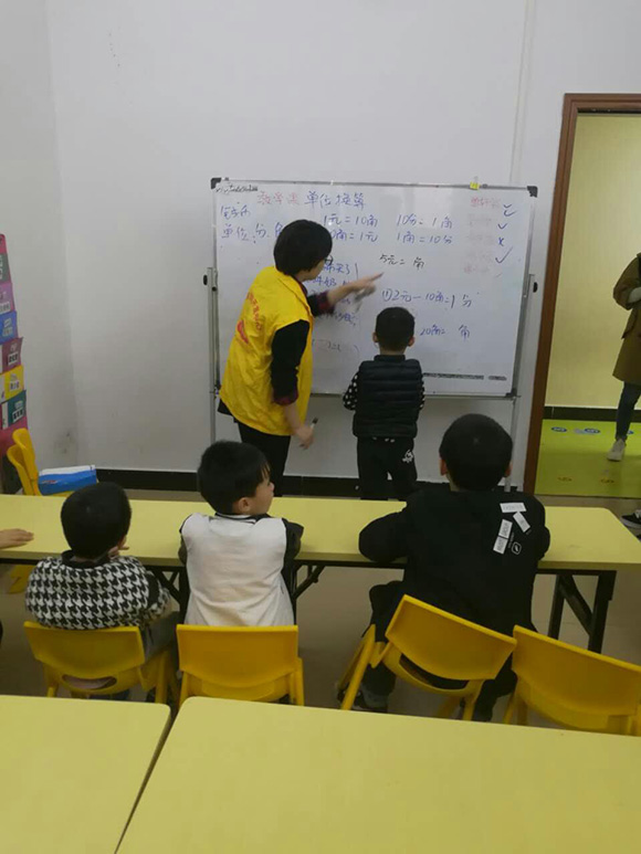 市青年企业家慰问自闭症儿童(图4)