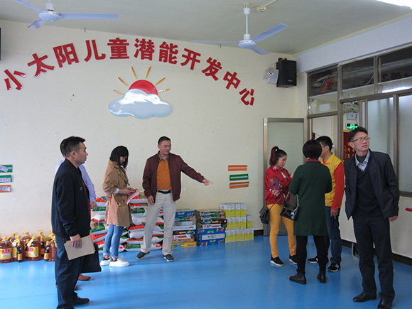 市青年企业家慰问自闭症儿童(图6)