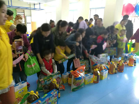 市青年企业家慰问自闭症儿童(图7)