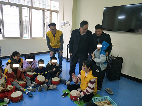 副市长雷玉春、市残联、区残联理事长慰问(图2) 副市长雷玉春、市残联、区残联理事长慰问(图2)