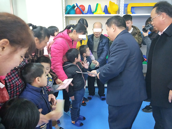 副市长雷玉春、市残联、区残联理事长慰问(图5) 副市长雷玉春、市残联、区残联理事长慰问(图5)