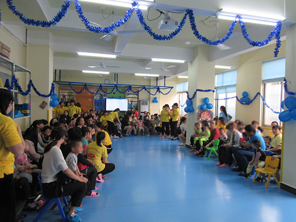 “国际自闭日”趣味亲子活动(图4) “国际自闭日”趣味亲子活动(图4)