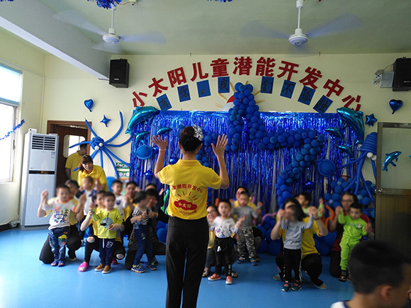 “国际自闭日”趣味亲子活动(图8) “国际自闭日”趣味亲子活动(图8)