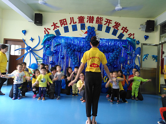 “国际自闭日”趣味亲子活动(图9) “国际自闭日”趣味亲子活动(图9)