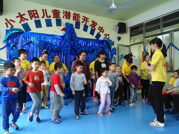 “国际自闭日”趣味亲子活动(图20) “国际自闭日”趣味亲子活动(图20)