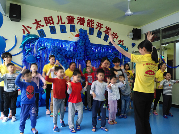 “国际自闭日”趣味亲子活动(图21) “国际自闭日”趣味亲子活动(图21)