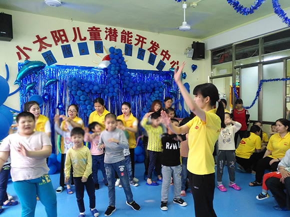 “国际自闭日”趣味亲子活动(图34) “国际自闭日”趣味亲子活动(图34)