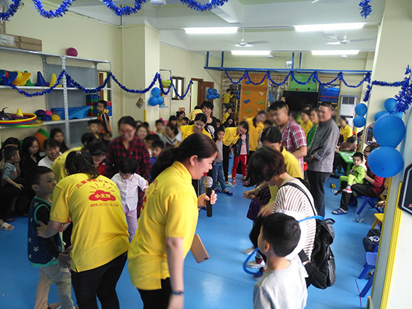 “国际自闭日”趣味亲子活动(图36) “国际自闭日”趣味亲子活动(图36)