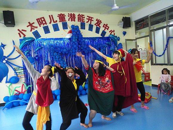 “国际自闭日”趣味亲子活动(图50) “国际自闭日”趣味亲子活动(图50)