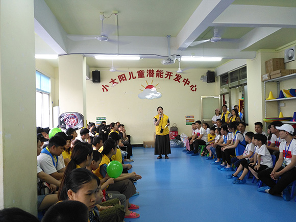 粤港澳服饰联盟义工队探访(图1)