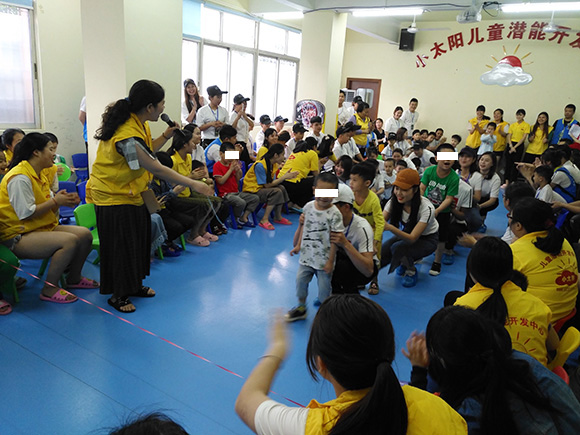 粤港澳服饰联盟义工队探访(图5)