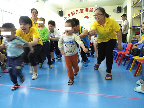 粤港澳服饰联盟义工队探访(图7)