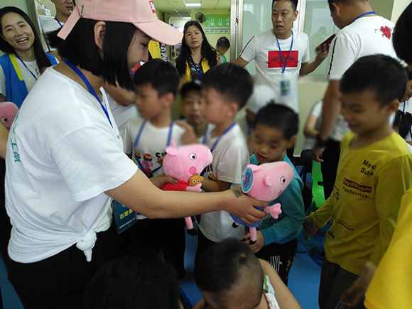 粤港澳服饰联盟义工队探访(图8)