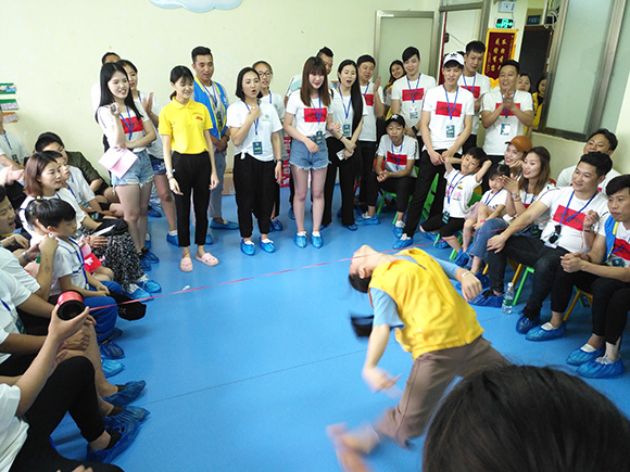 粤港澳服饰联盟义工队探访(图11)