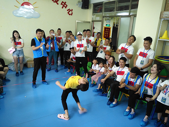 粤港澳服饰联盟义工队探访(图9)