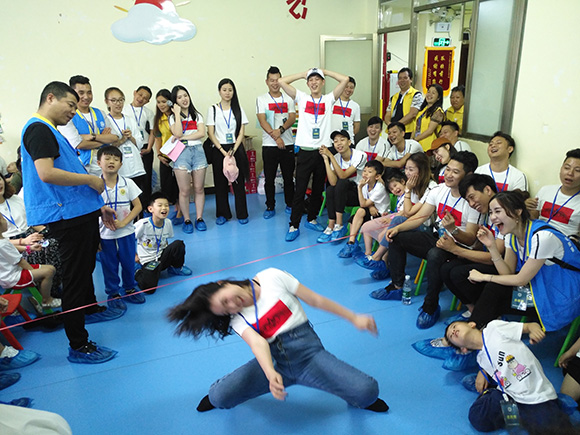 粤港澳服饰联盟义工队探访(图14)