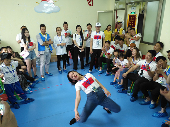 粤港澳服饰联盟义工队探访(图12)