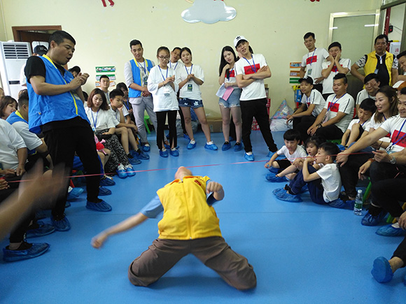 粤港澳服饰联盟义工队探访(图15)