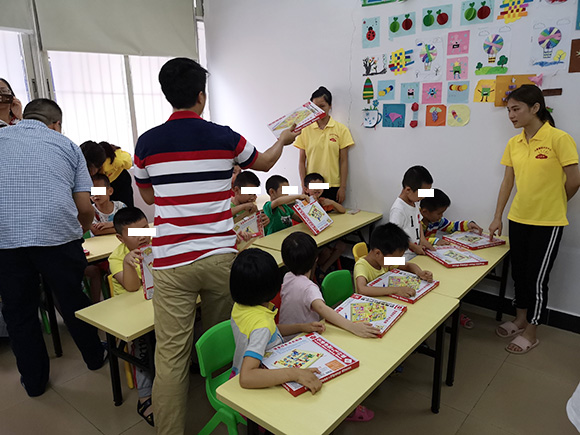 清新区团委书记一行慰问小太阳(图7)