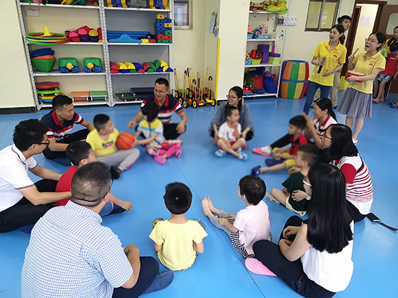 清新区团委书记一行慰问小太阳(图8)