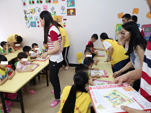 清新区团委书记一行慰问小太阳(图6)