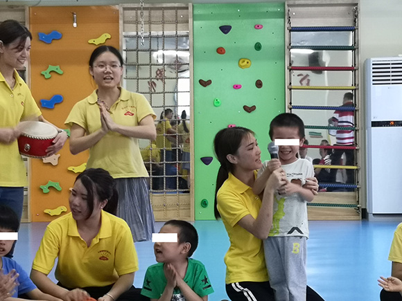 清新区团委书记一行慰问小太阳(图13)