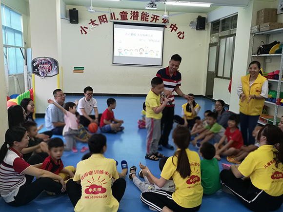 清新区团委书记一行慰问小太阳(图14)