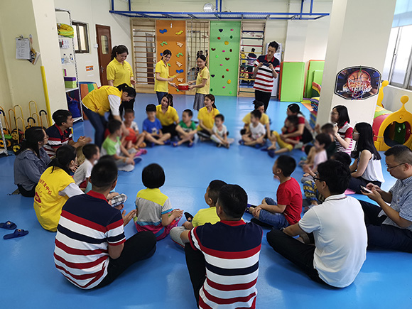 清新区团委书记一行慰问小太阳(图12)