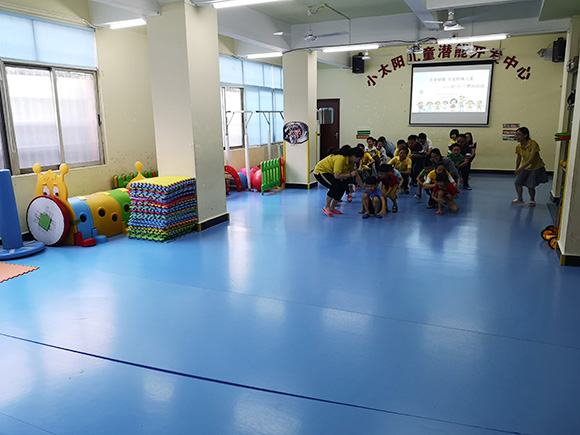 清新区团委书记一行慰问小太阳(图16)