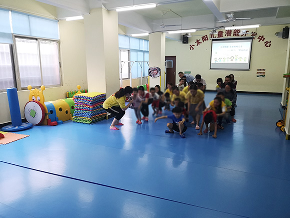 清新区团委书记一行慰问小太阳(图17)