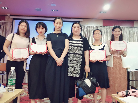 4位老师参加青岛以琳行为干预培训(图1)