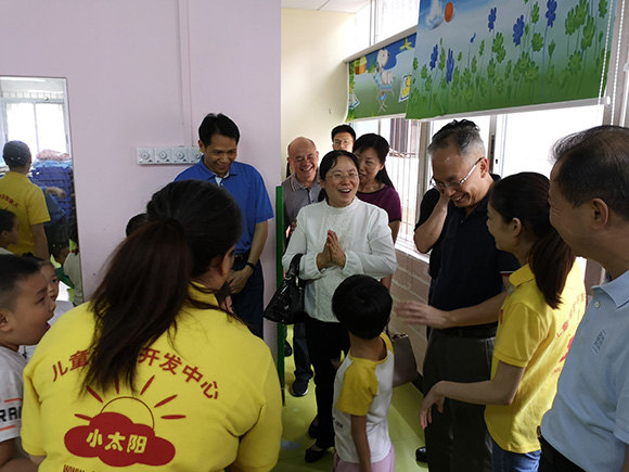 省、市人大代表莅临检查残疾人康复工作(图5)