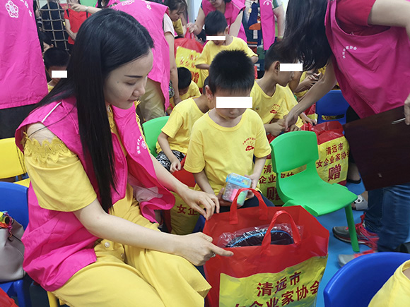 女企业家一对一帮扶“星星的孩子”(图17)