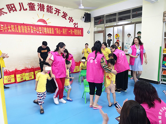 女企业家一对一帮扶“星星的孩子”(图15)